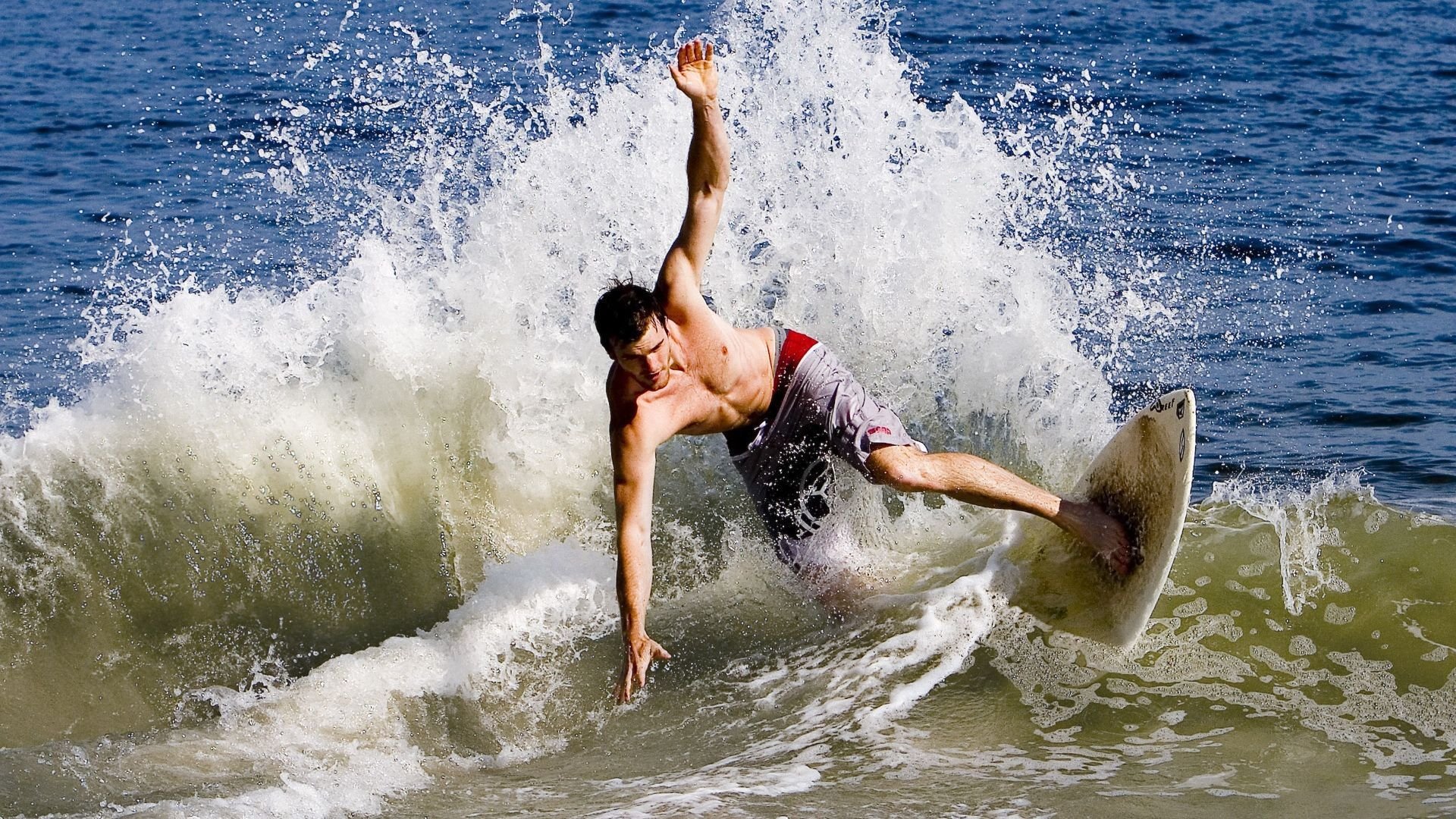 KAIYUN 中国大陆-WRC危险瞬间：赛场上的生死时刻，wrc.